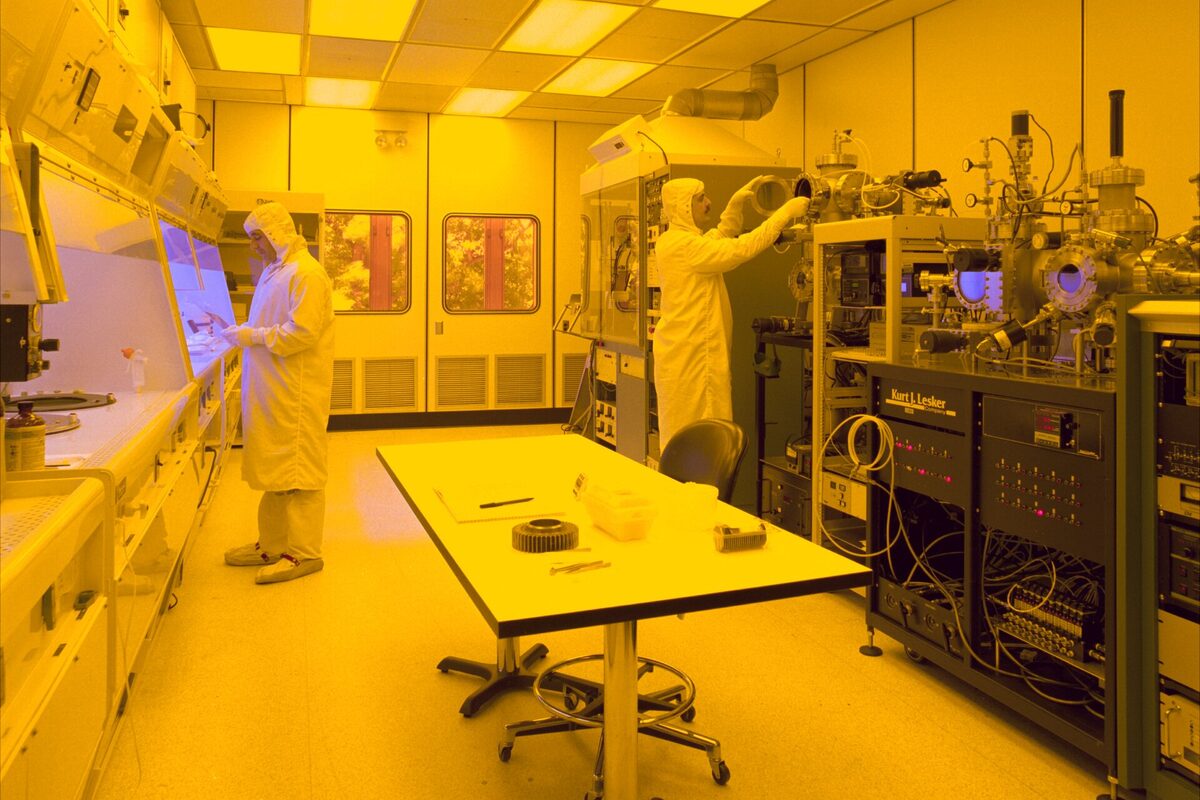 Semiconductor cleanroom manufacturing environment