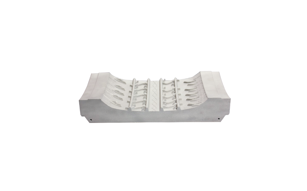 Metal additive manufacturing tire tread mold segment with patterned cavity