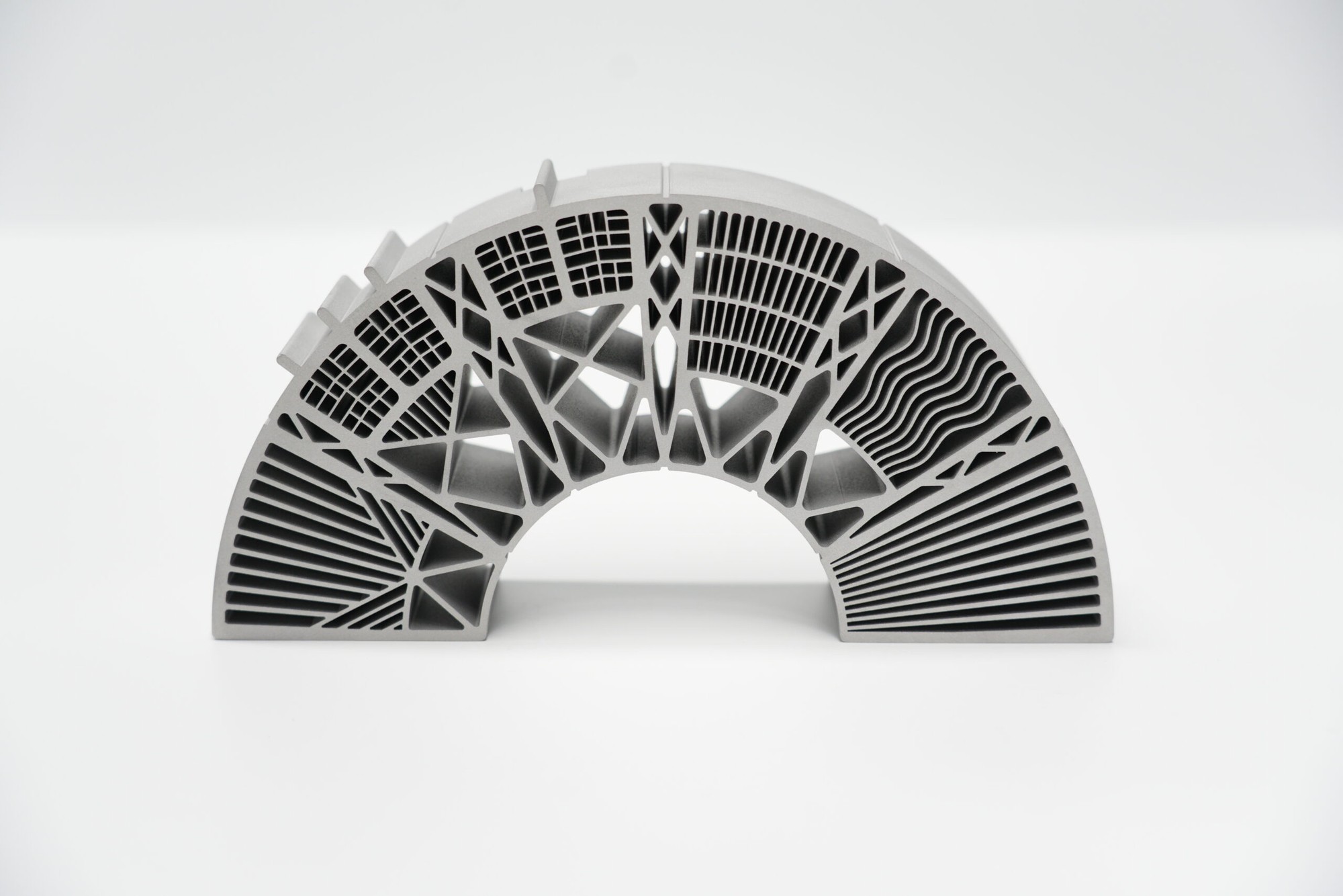 Metal additive eVTOL motor stator frame with integrated lattice thermal regions